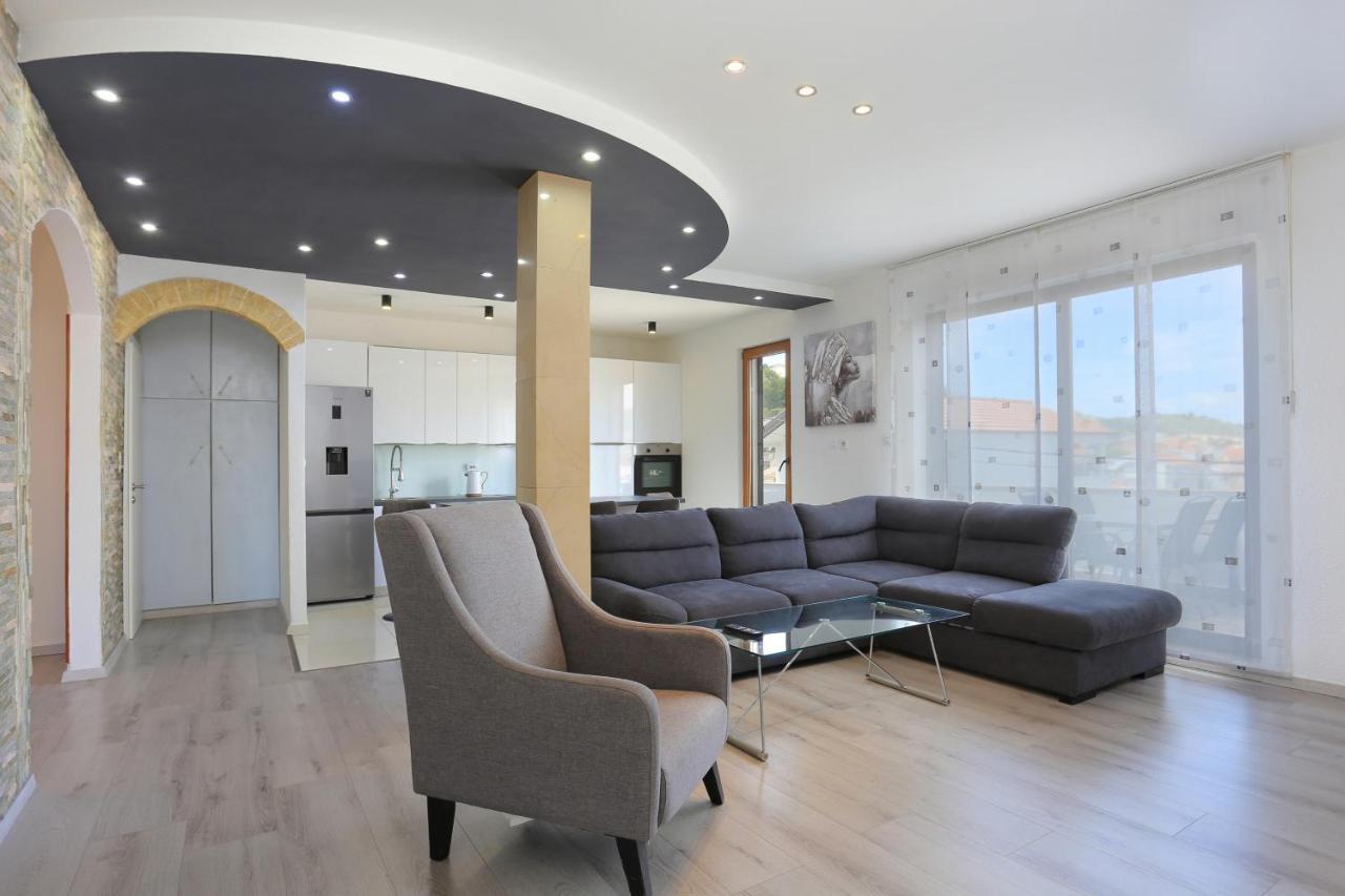 Apartments With A Parking Space Mastrinka, Ciovo - 4324 Trogir Exterior photo